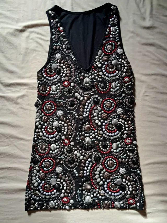 Vestido elástico con abalorios