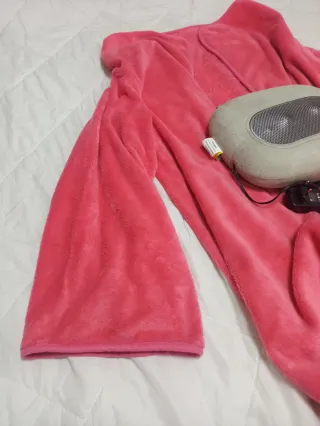 Coperta ciniglia con maniche e massaggiatore