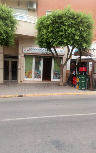 Local 80m2 con aseo y salida humos