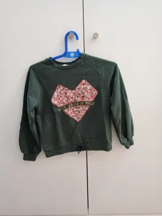 Sudadera niña corazón estampado