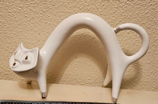 Figura Gato Cerámica Blanco y Oro 32x20cm