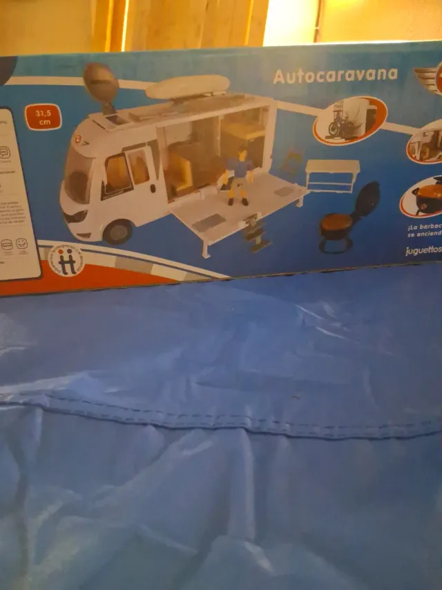 Autocaravana de juguete nueva con figuras