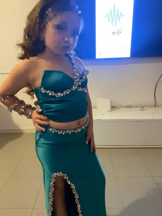 Vestido de fiesta largo con pedrería Se vende