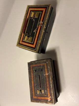 2 Huchas Metálicas Antiguas Inglesas