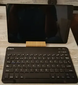 Tablet Samsung TAB A con Teclado Bluetooth