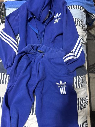 Conjunto deportivo Adidas azul