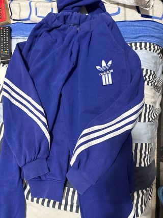 Conjunto deportivo Adidas azul