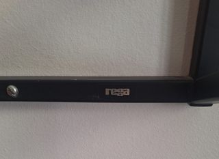 Supporto a parete per giradischi Rega. Come nuovo.