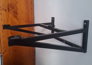 Supporto a parete per giradischi Rega. Come nuovo.