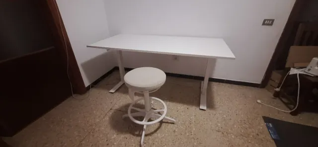 Pack Mesa Elevable y Taburete IKEA