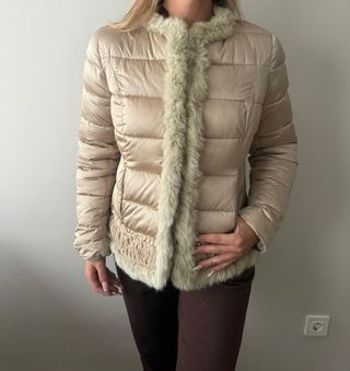 Chaqueta beige con pelo y flecos