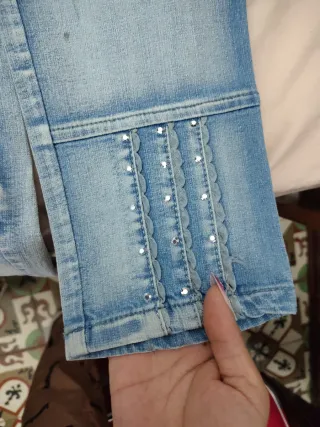 Camisa vaquera bordada y pantalón vaquero