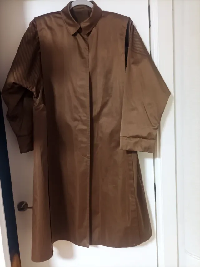 Gabardina larga mujer tela con brillo T.44-46