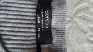 Camiseta Bershka rayas gris y blanca