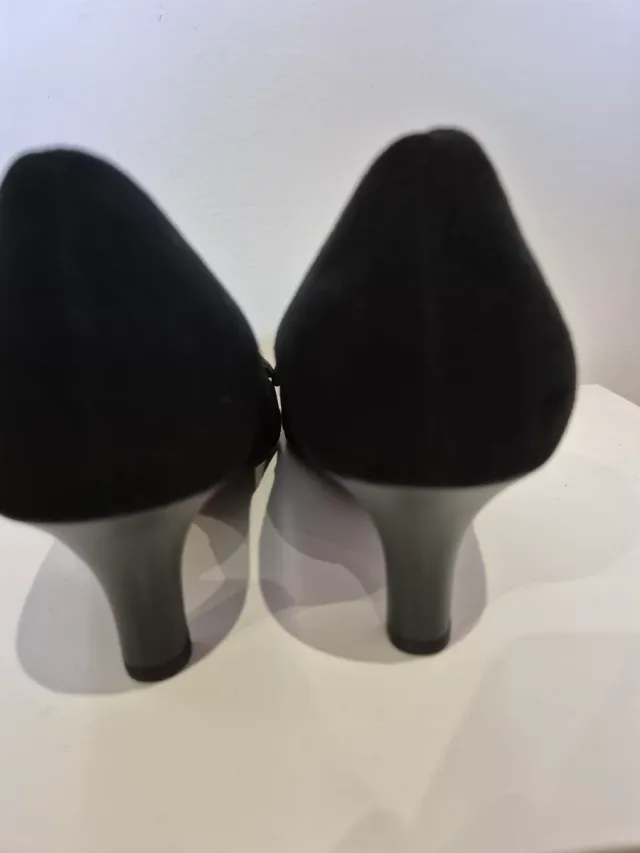 Zapatos tacón ante negro lazo