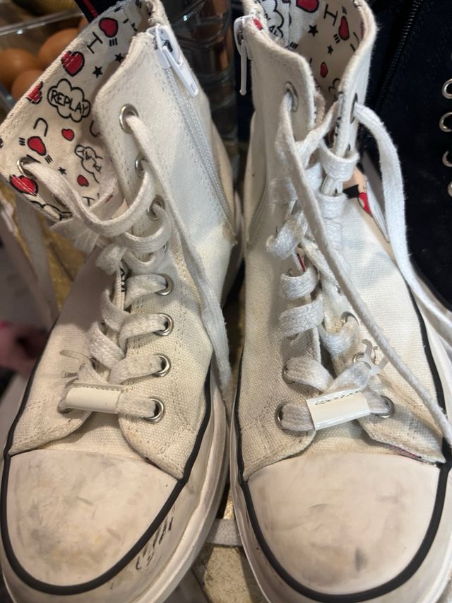 Tenis tipo Converse negros con blanco