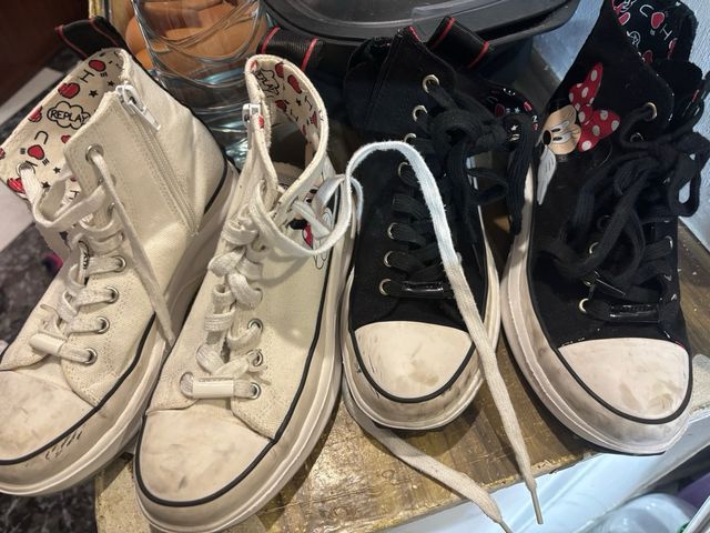 Tenis tipo Converse negros con blanco