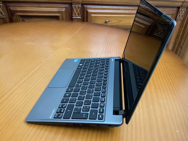 Acer Aspire V5-171 i3 16GB RAM 240GB SSD