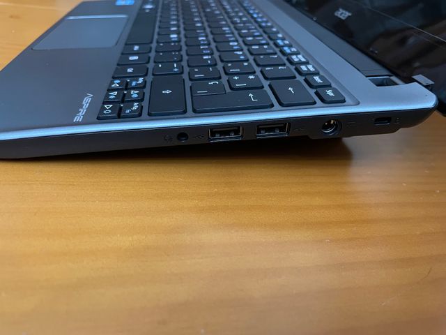 Acer Aspire V5-171 i3 16GB RAM 240GB SSD