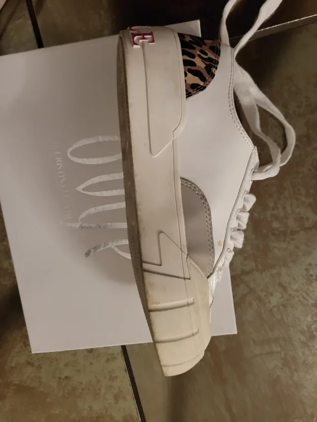 Sneakers Gaelle Paris bianche con stampa leopardat