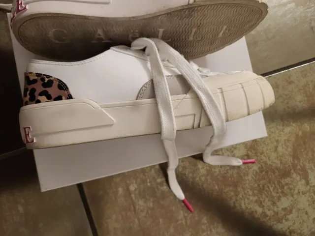 Sneakers Gaelle Paris bianche con stampa leopardat