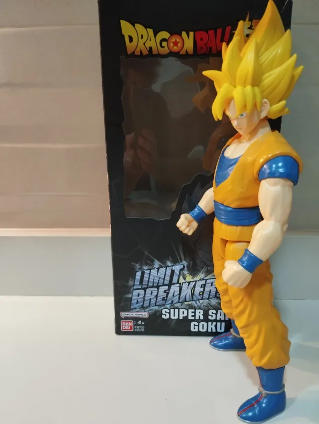 Figura Goku Super Saiyan Dragon Ball