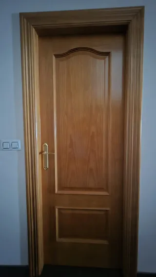 Puerta de madera interior
