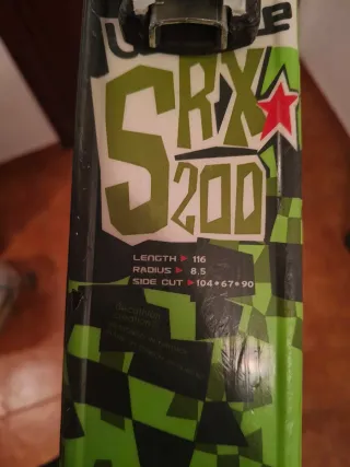 Esquís y botas de esquí