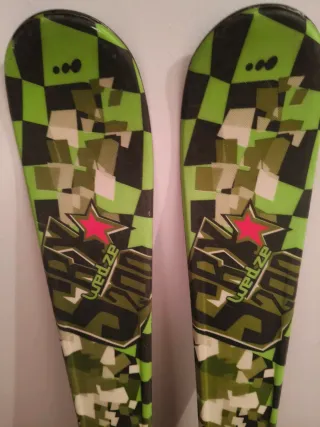 Esquís y botas de esquí