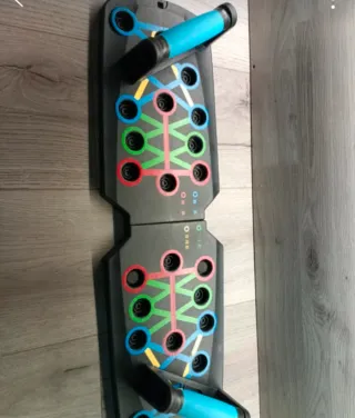 Attrezzo per piegamenti