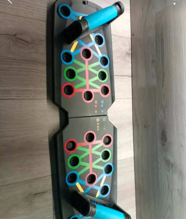 Attrezzo per piegamenti