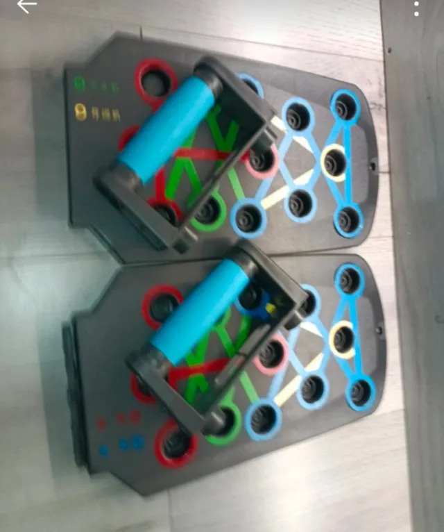 Attrezzo per piegamenti