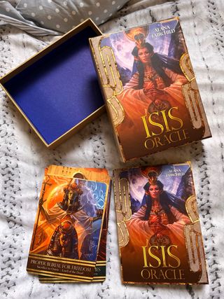 Oráculo Isis Alana Fairchild