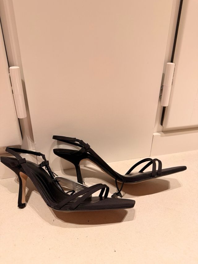 Sandalias tacón Zara negras T.39