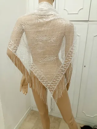 Sciarpa a rete bianca con frange