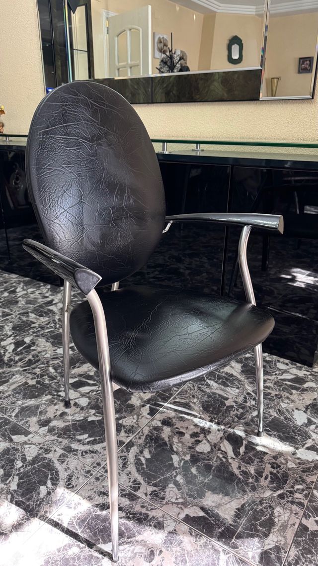 Sillas de comedor tapizadas en cuero