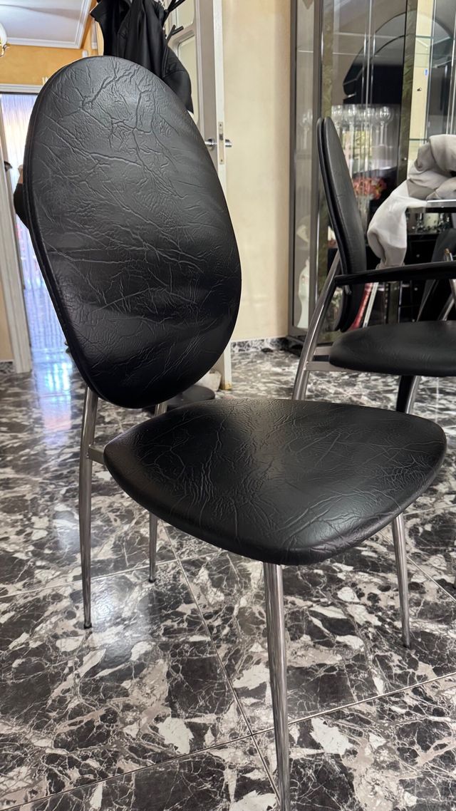 Sillas de comedor tapizadas en cuero