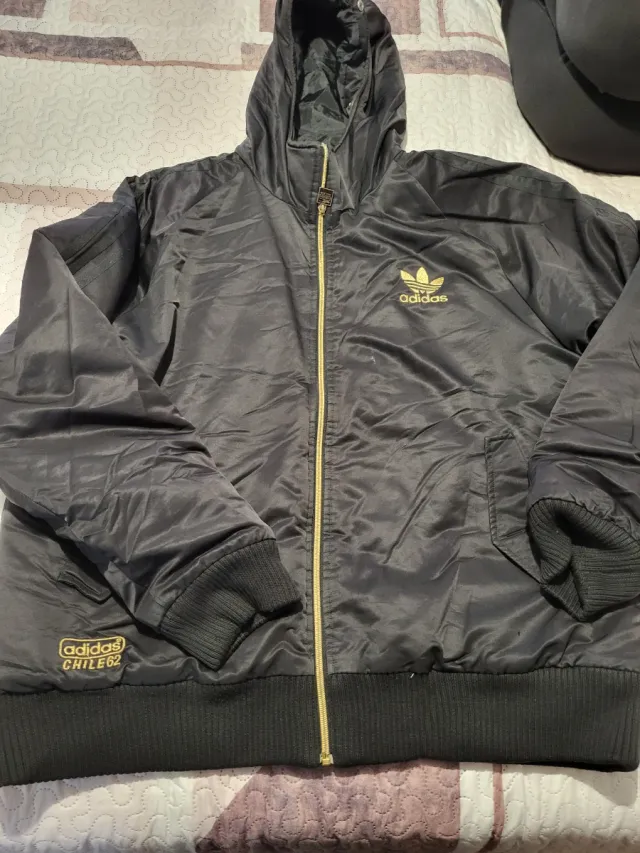 Chompa Adidas Negra y Dorada Hombre