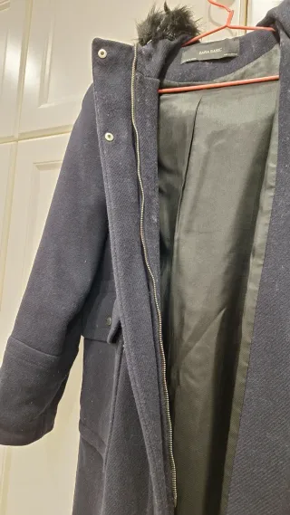 Abrigo azul Zara con capucha