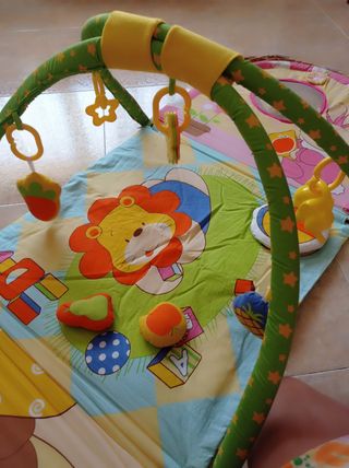Gimnasio infantil interactivo para bebés