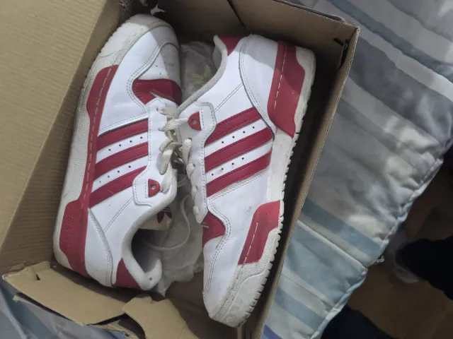 Zapatillas Adidas Blancas y Rojas
