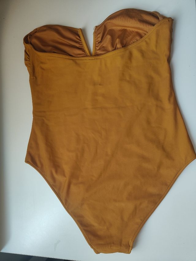 Bañador mostaza strapless