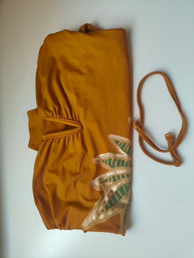 Bañador mostaza strapless