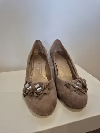 Zapatos tacón beige/marrón talla 37