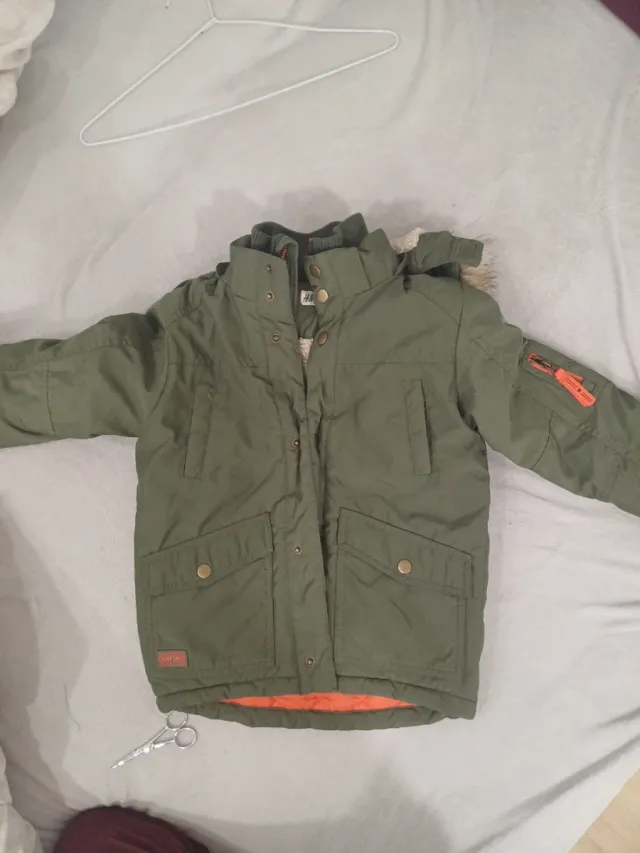 Chaqueta H&M niño verde. 4 -5 años. Apenas sin uso