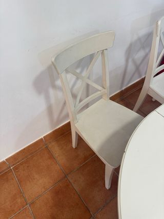 Tavolo e 6 sedie bianche