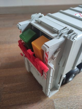Camion spazzatura Bruder giocattolo