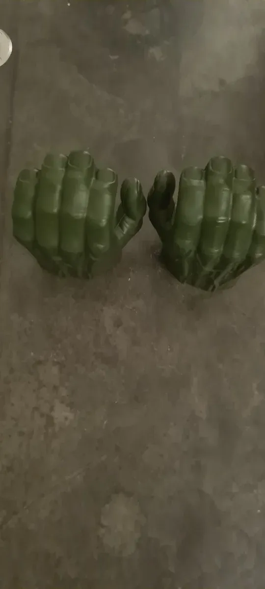 Puños de Hulk verdes