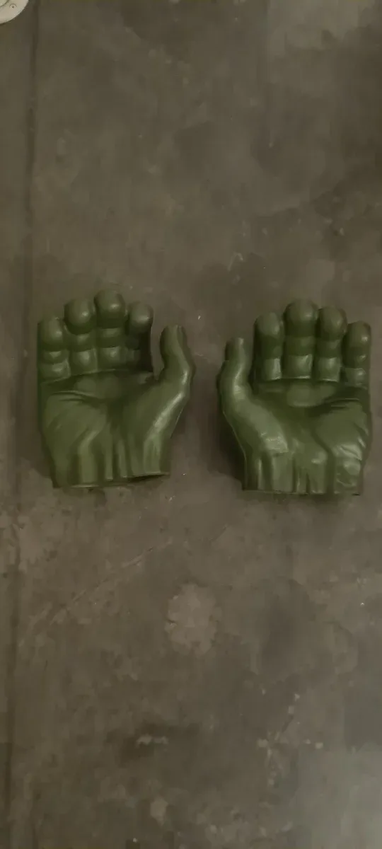 Puños de Hulk verdes