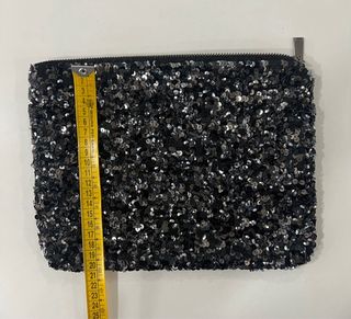 Bolso clutch de lentejuelas de Zara